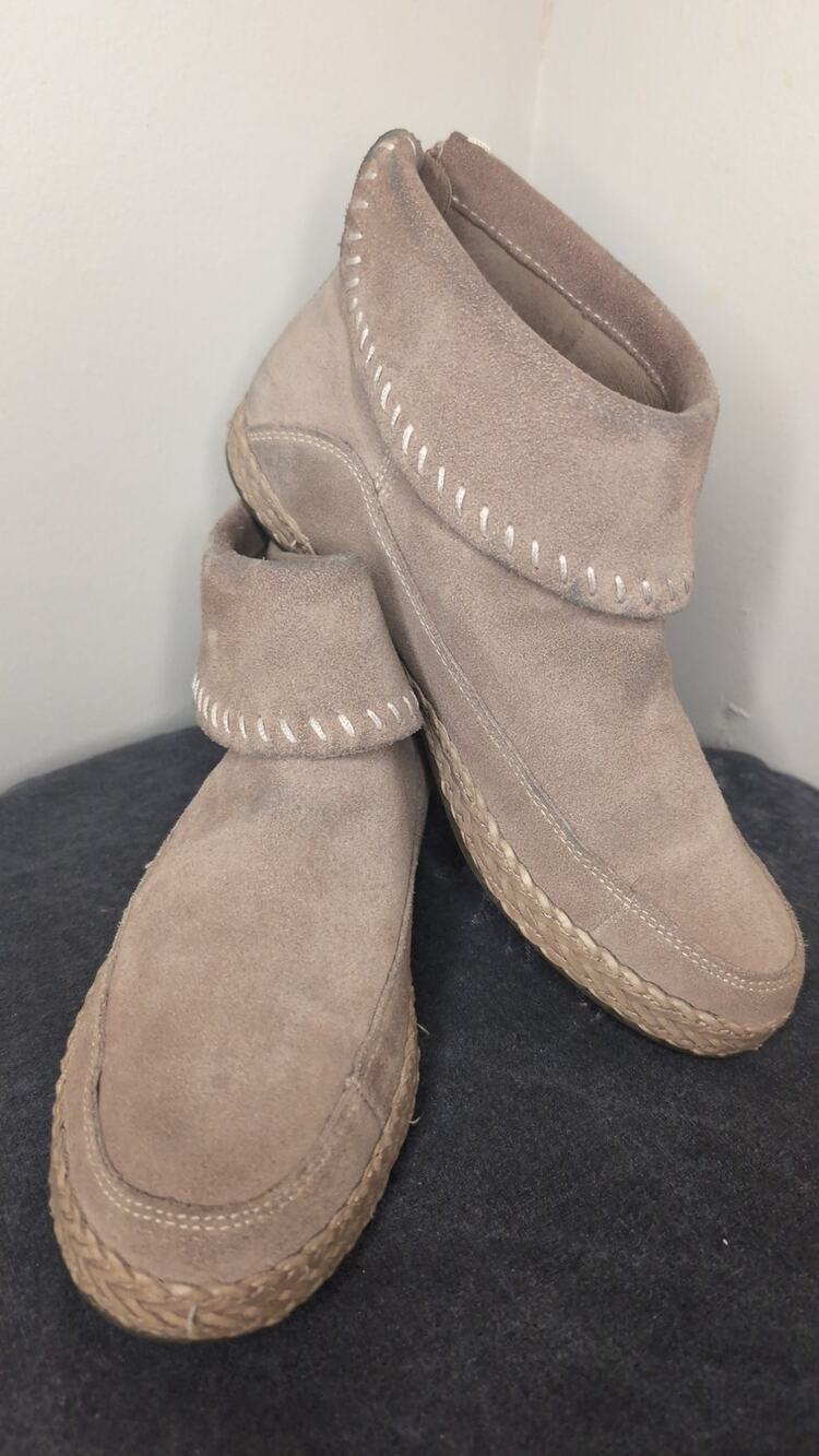 UGG Varney Tan Suede Moccasin Boots | Women's 7.5